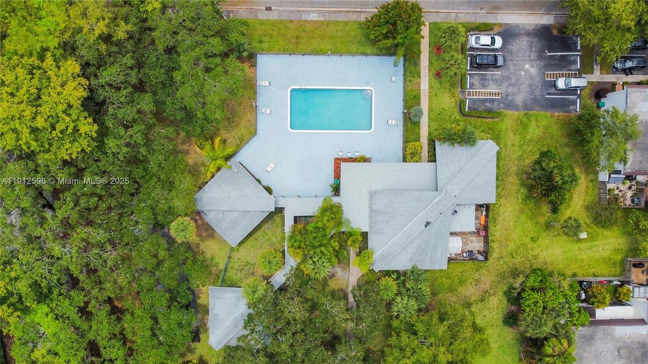 На продажу: $299,900 (3 спален, 2 ванн, 1700 Квадратных фут)