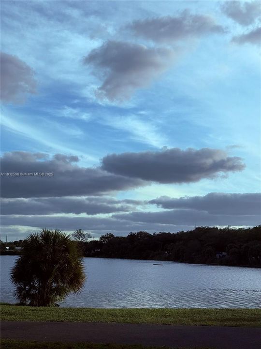 На продажу: $299,900 (3 спален, 2 ванн, 1700 Квадратных фут)