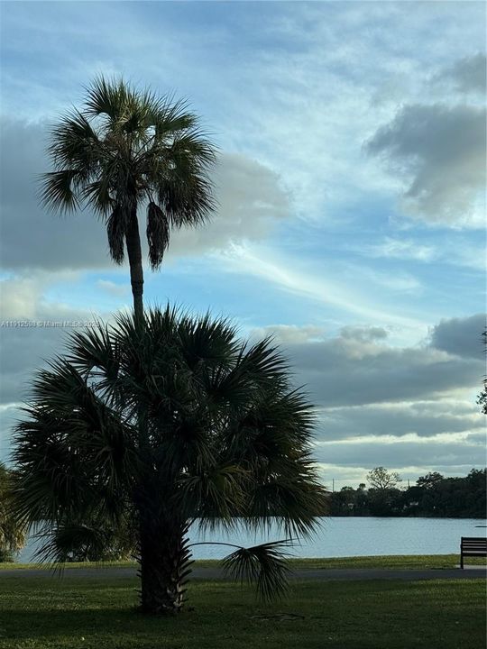 На продажу: $299,900 (3 спален, 2 ванн, 1700 Квадратных фут)