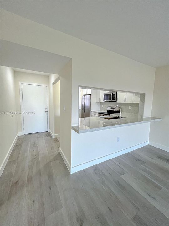 For Sale: $349,000 (2 beds, 2 baths, 958 Square Feet)