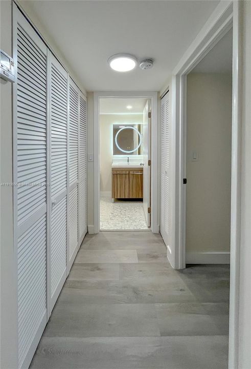 For Sale: $349,000 (2 beds, 2 baths, 958 Square Feet)