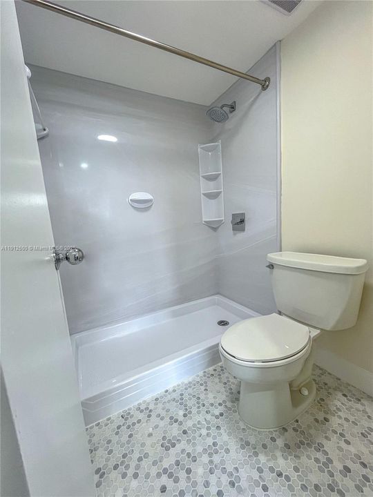 For Sale: $349,000 (2 beds, 2 baths, 958 Square Feet)