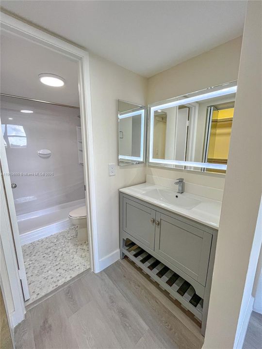 For Sale: $349,000 (2 beds, 2 baths, 958 Square Feet)