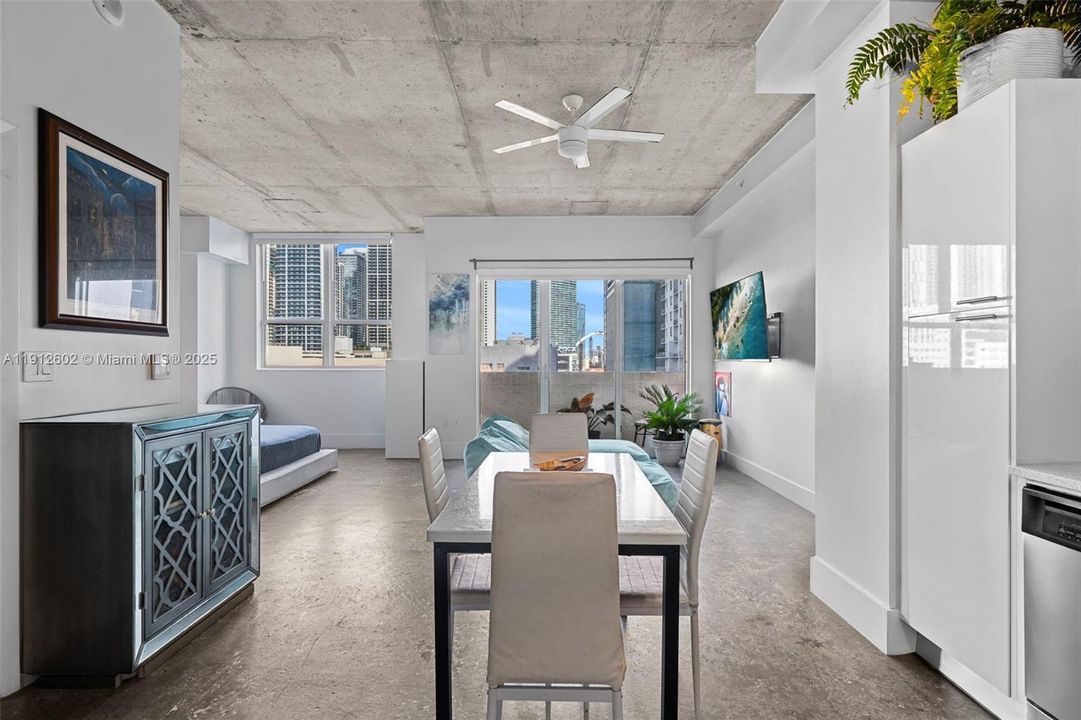 待售: $285,000 (1 贝兹, 1 浴室, 662 平方英尺)