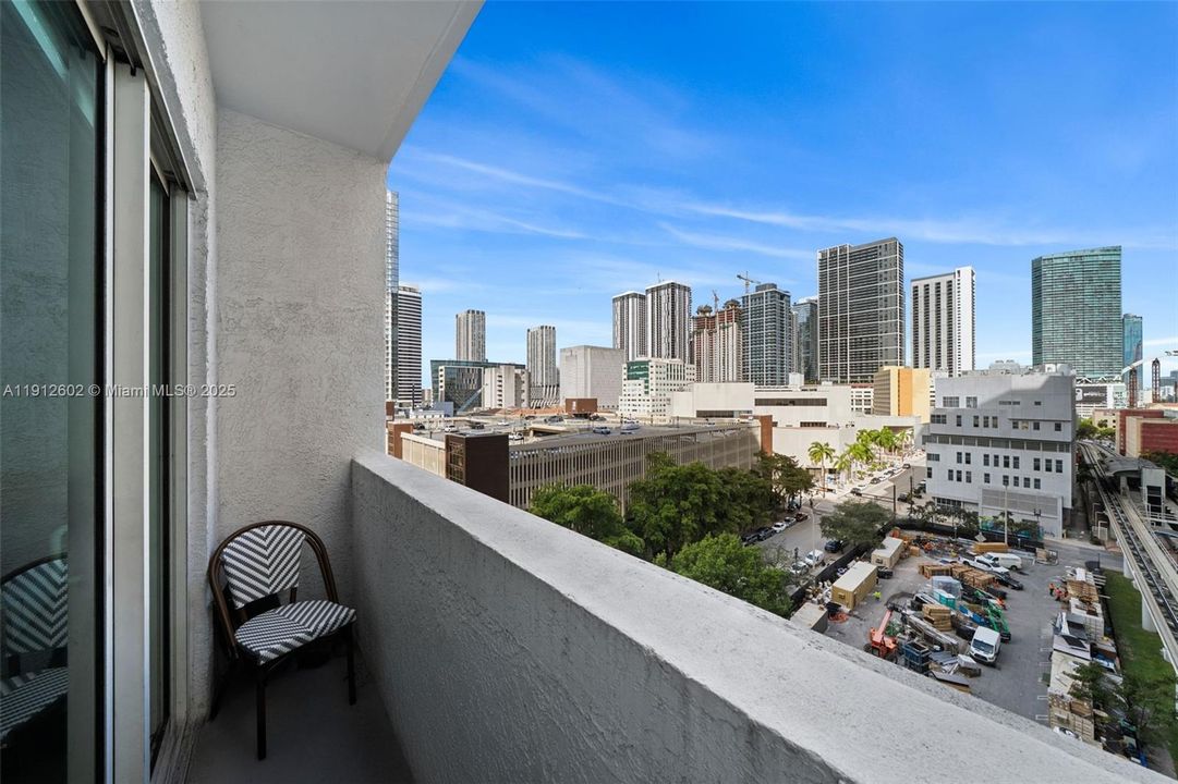 待售: $285,000 (1 贝兹, 1 浴室, 662 平方英尺)