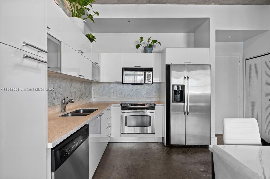 待售: $285,000 (1 贝兹, 1 浴室, 662 平方英尺)