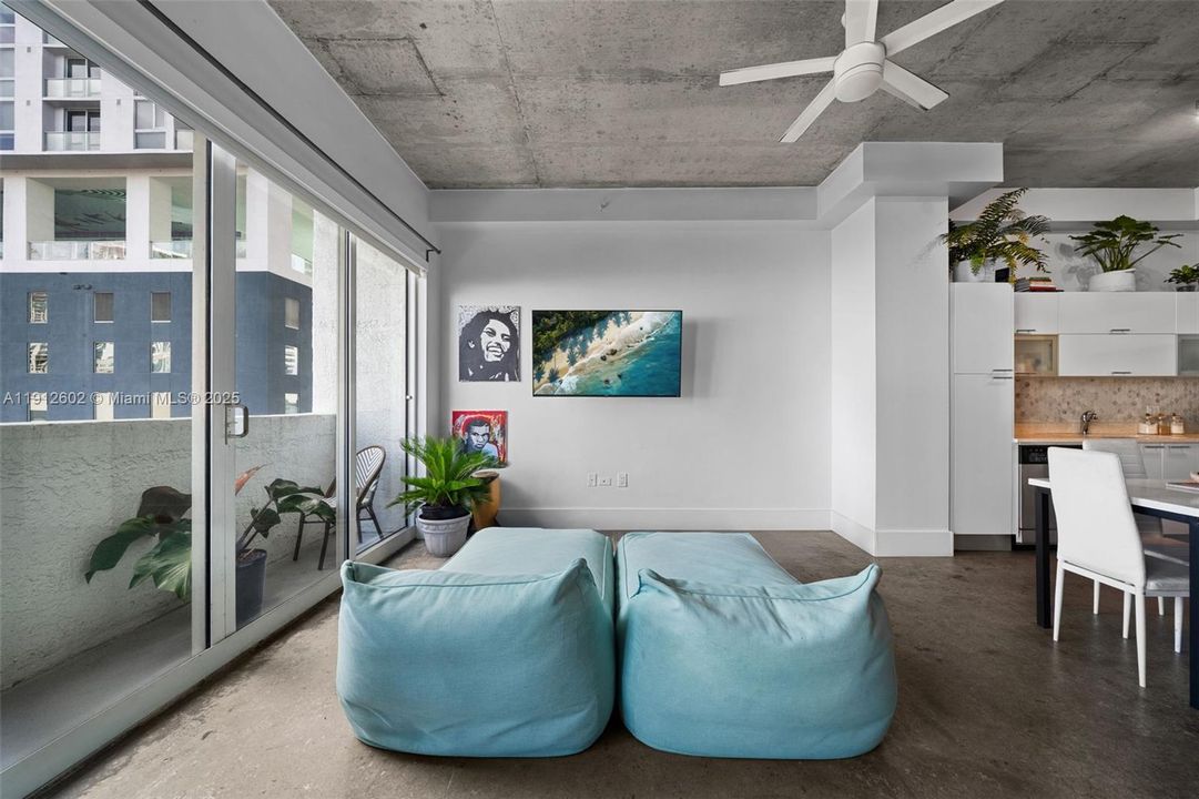 待售: $285,000 (1 贝兹, 1 浴室, 662 平方英尺)