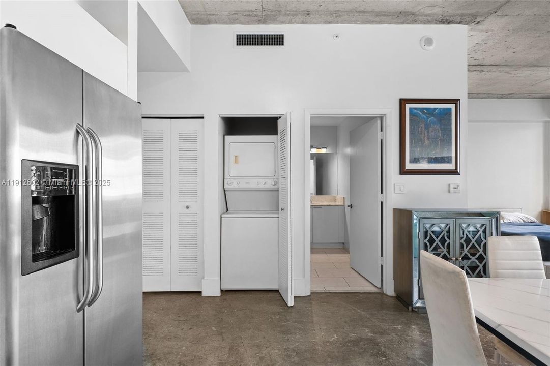 待售: $285,000 (1 贝兹, 1 浴室, 662 平方英尺)