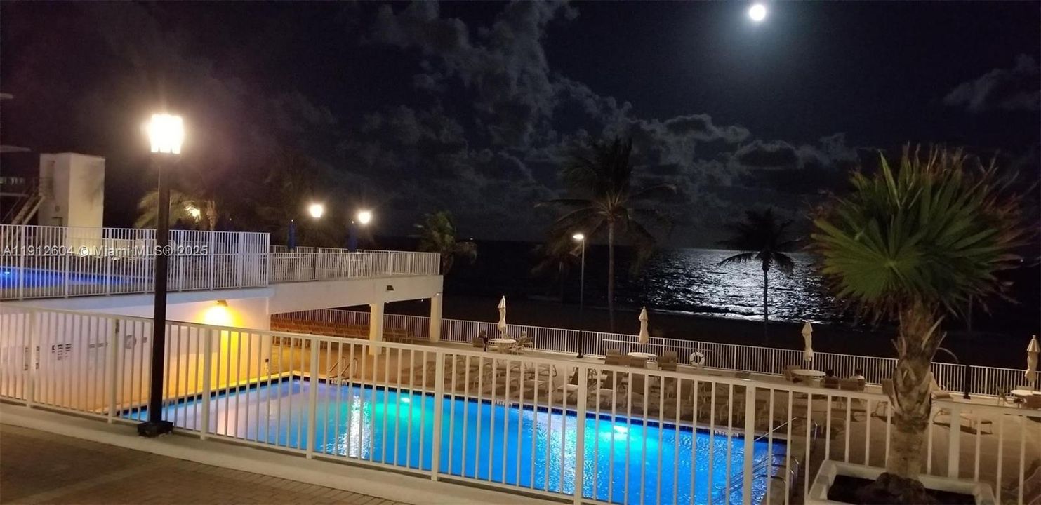 For Rent: $3,995 (1 beds, 2 baths, 980 Square Feet)