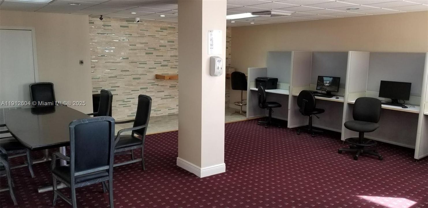 For Rent: $3,995 (1 beds, 2 baths, 980 Square Feet)