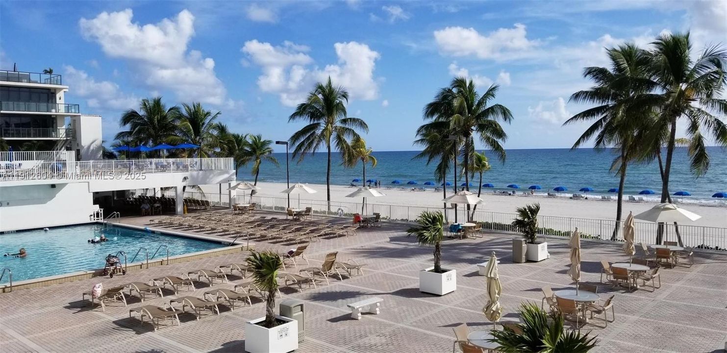 For Rent: $3,995 (1 beds, 2 baths, 980 Square Feet)