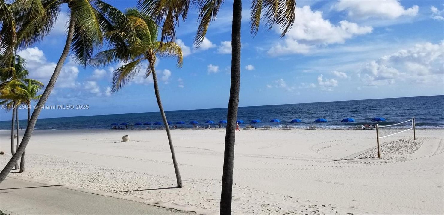 For Rent: $3,995 (1 beds, 2 baths, 980 Square Feet)