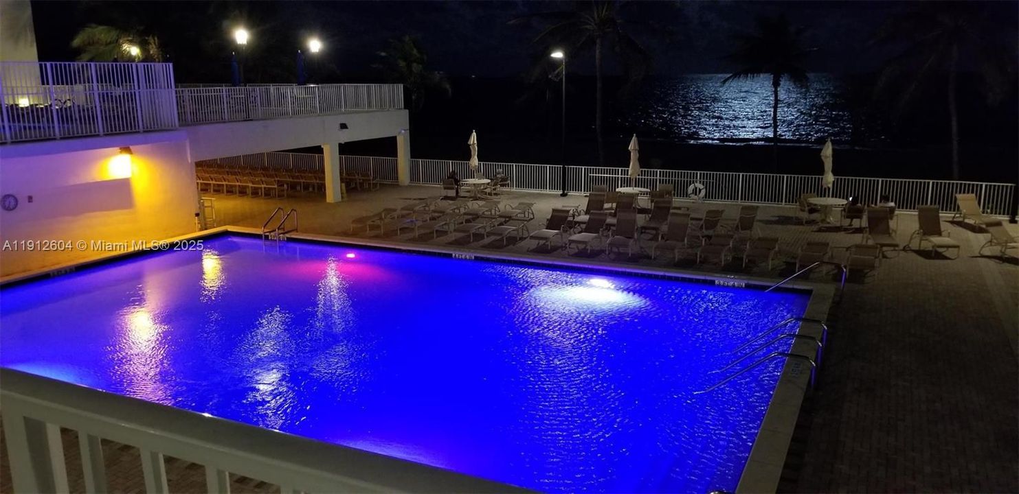 For Rent: $3,995 (1 beds, 2 baths, 980 Square Feet)