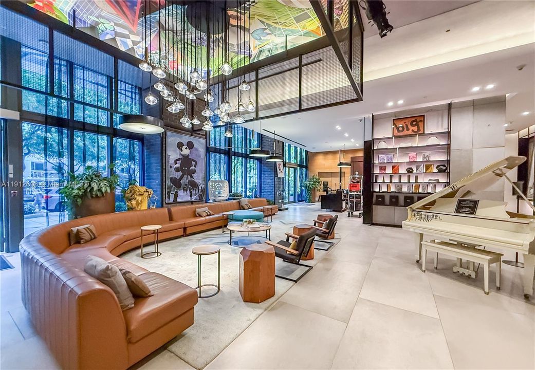 For Sale: $570,000 (1 beds, 1 baths, 673 Square Feet)