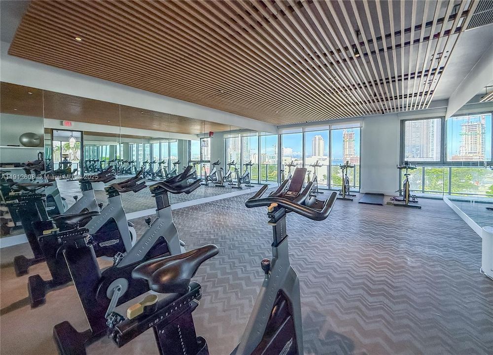 For Sale: $570,000 (1 beds, 1 baths, 673 Square Feet)