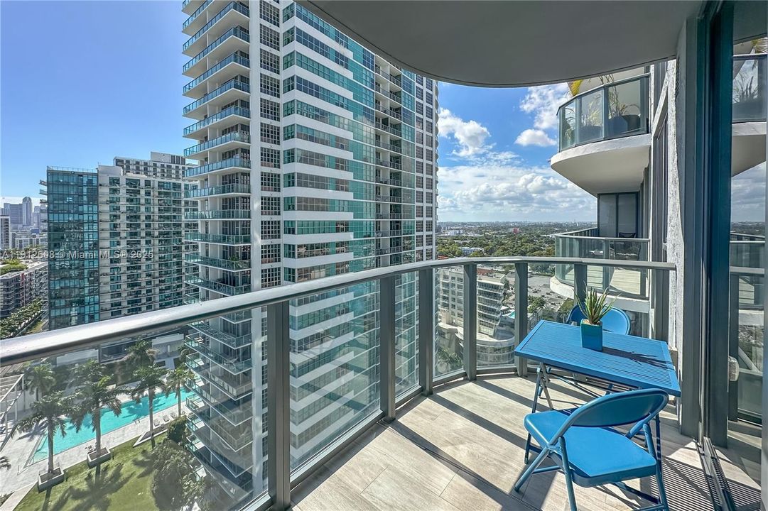 For Sale: $570,000 (1 beds, 1 baths, 673 Square Feet)