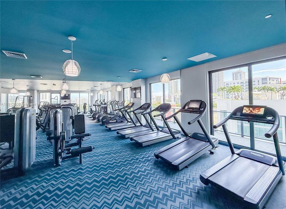 For Sale: $570,000 (1 beds, 1 baths, 673 Square Feet)