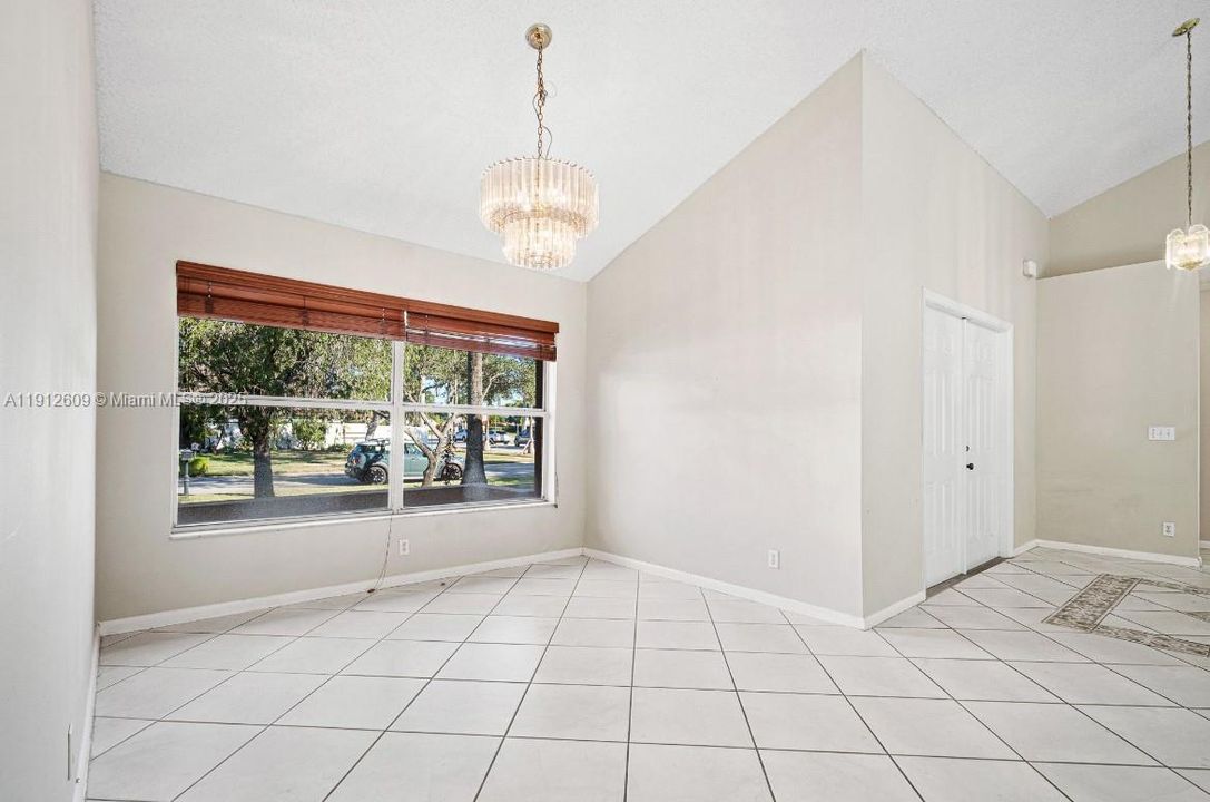 For Sale: $850,000 (4 beds, 2 baths, 2839 Square Feet)