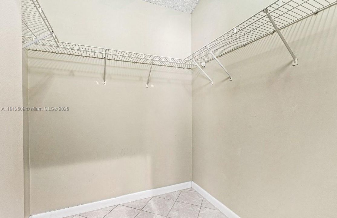 For Sale: $850,000 (4 beds, 2 baths, 2839 Square Feet)