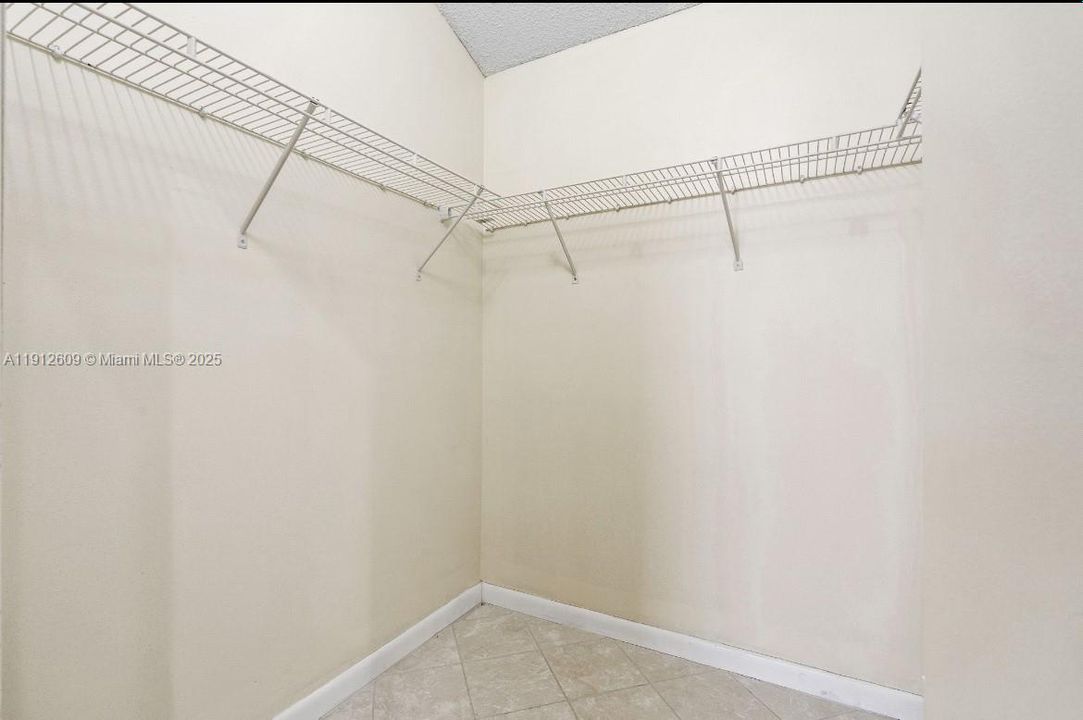 For Sale: $850,000 (4 beds, 2 baths, 2839 Square Feet)