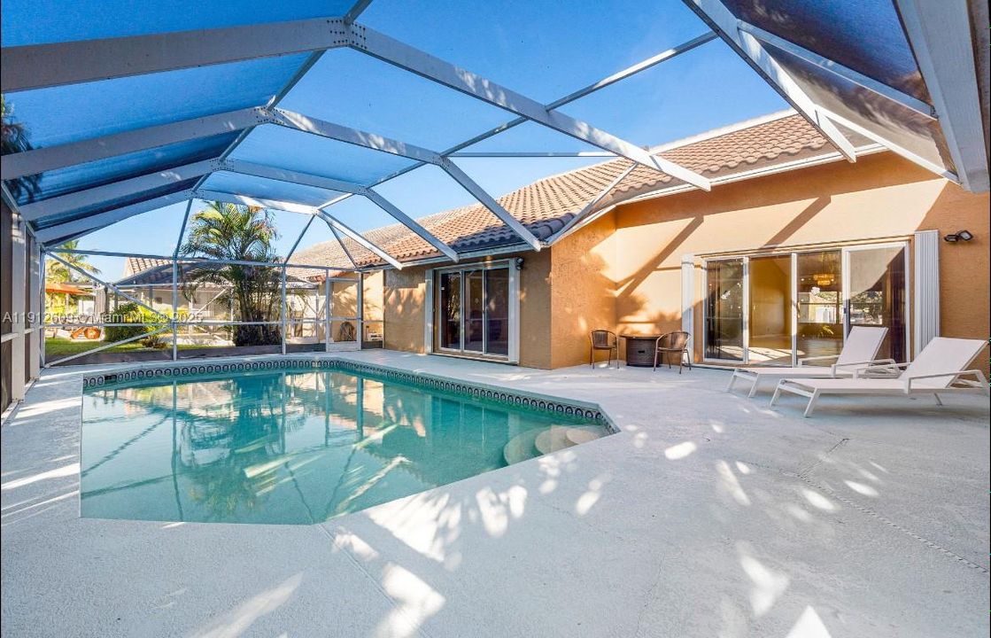 For Sale: $850,000 (4 beds, 2 baths, 2839 Square Feet)