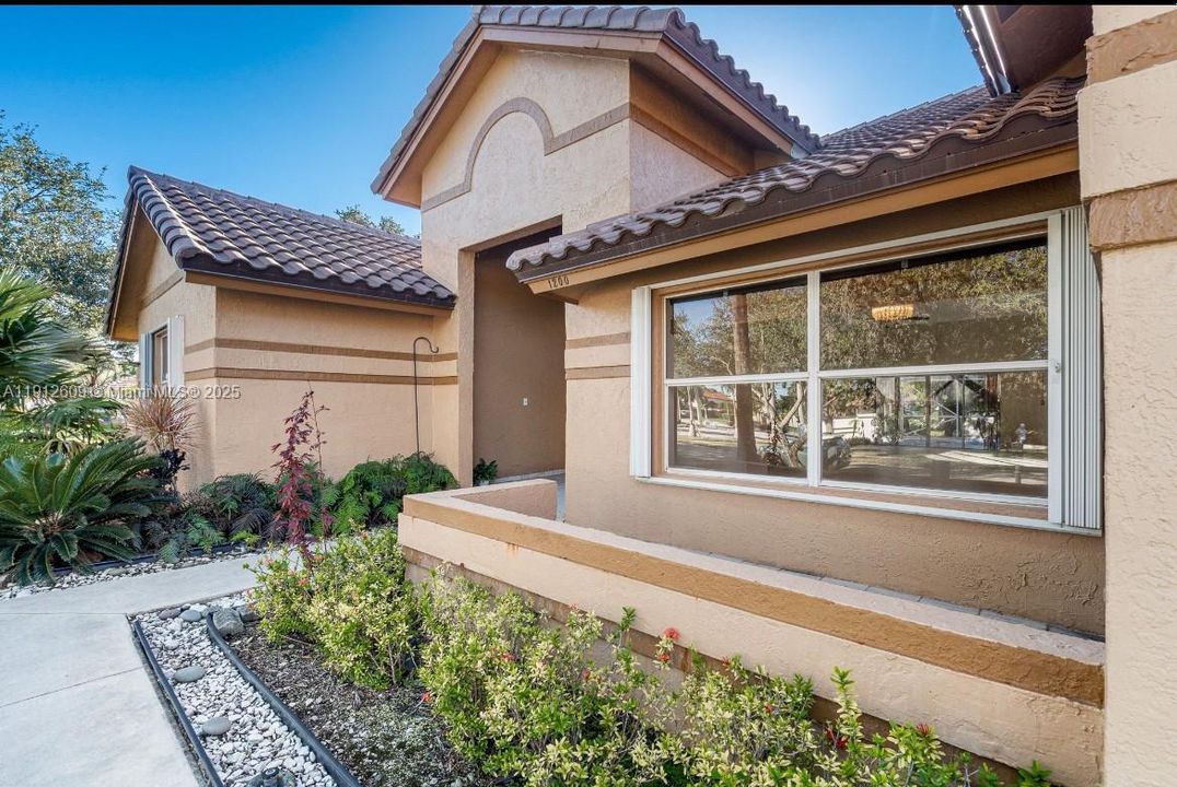 For Sale: $850,000 (4 beds, 2 baths, 2839 Square Feet)