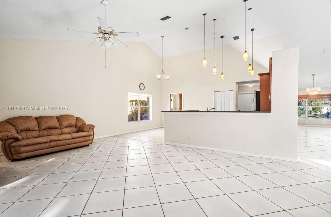 For Sale: $850,000 (4 beds, 2 baths, 2839 Square Feet)