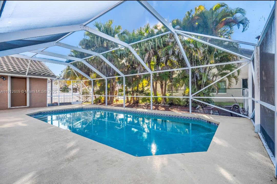 For Sale: $850,000 (4 beds, 2 baths, 2839 Square Feet)