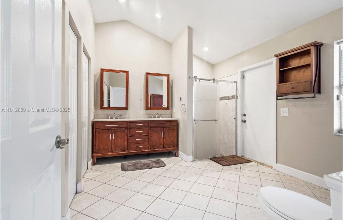 For Sale: $850,000 (4 beds, 2 baths, 2839 Square Feet)