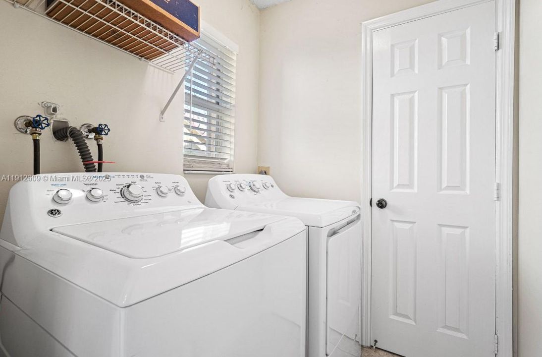 For Sale: $850,000 (4 beds, 2 baths, 2839 Square Feet)