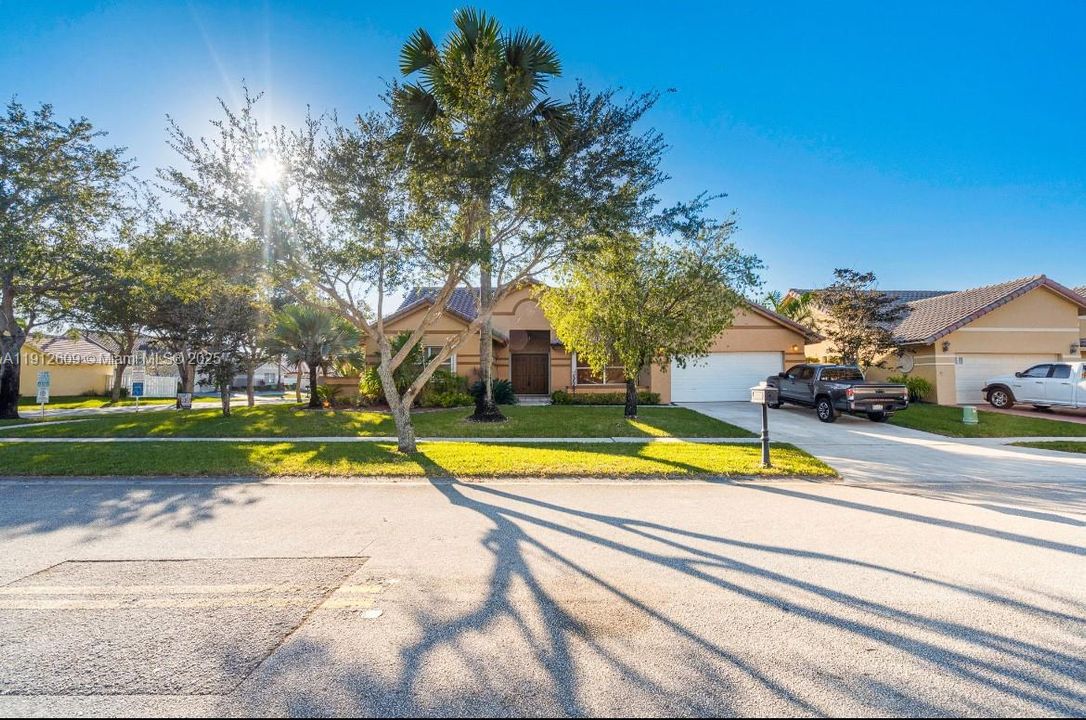 For Sale: $850,000 (4 beds, 2 baths, 2839 Square Feet)