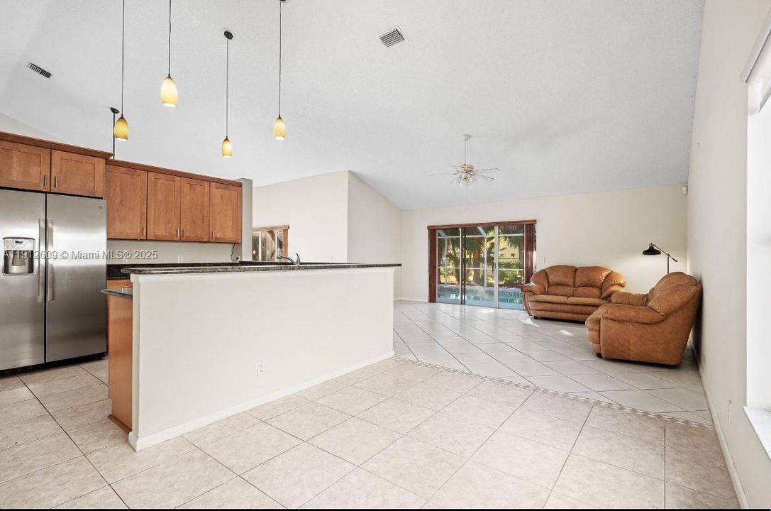 For Sale: $850,000 (4 beds, 2 baths, 2839 Square Feet)