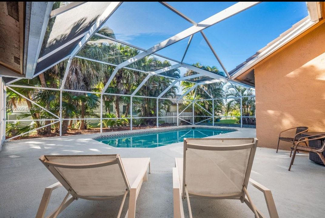 For Sale: $850,000 (4 beds, 2 baths, 2839 Square Feet)