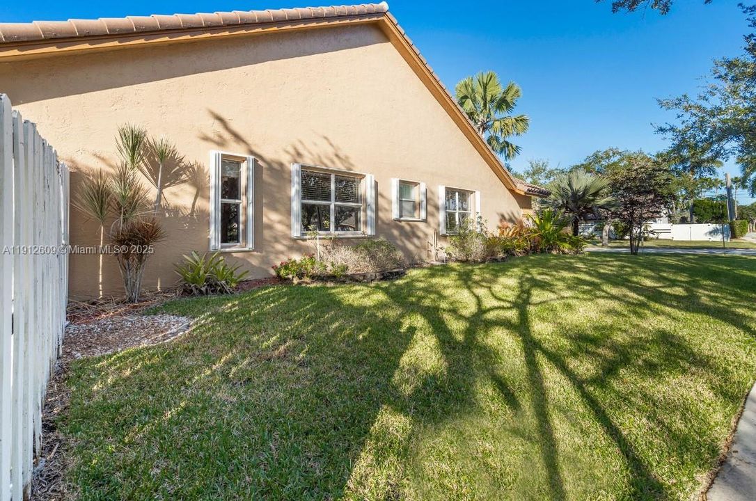 For Sale: $850,000 (4 beds, 2 baths, 2839 Square Feet)