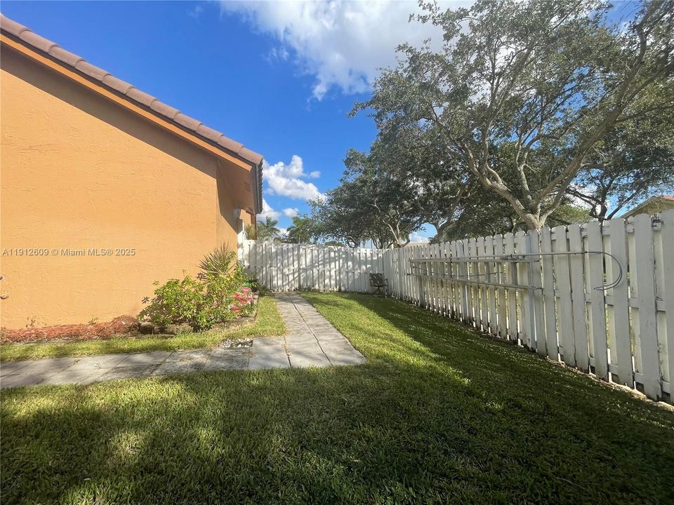 For Sale: $850,000 (4 beds, 2 baths, 2839 Square Feet)