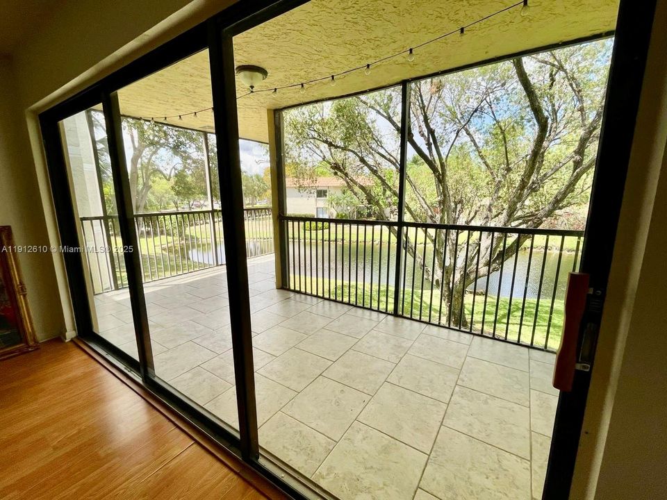 For Sale: $270,000 (2 beds, 2 baths, 1260 Square Feet)