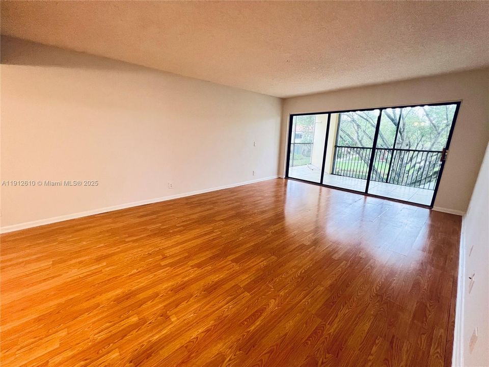 For Sale: $270,000 (2 beds, 2 baths, 1260 Square Feet)