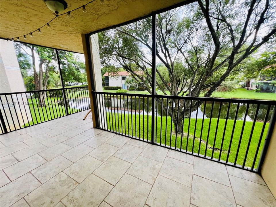 For Sale: $270,000 (2 beds, 2 baths, 1260 Square Feet)