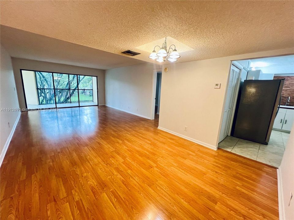 For Sale: $270,000 (2 beds, 2 baths, 1260 Square Feet)