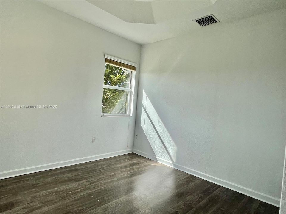 合同活跃: $2,450 (3 贝兹, 2 浴室, 1523 平方英尺)