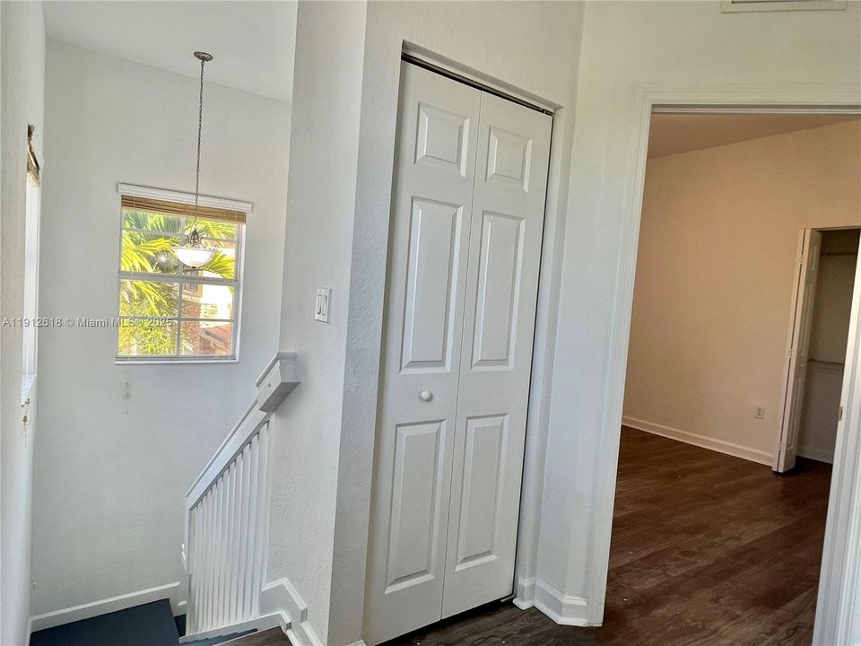 合同活跃: $2,450 (3 贝兹, 2 浴室, 1523 平方英尺)