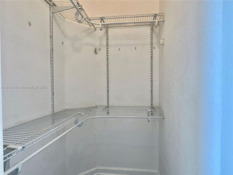 合同活跃: $2,450 (3 贝兹, 2 浴室, 1523 平方英尺)