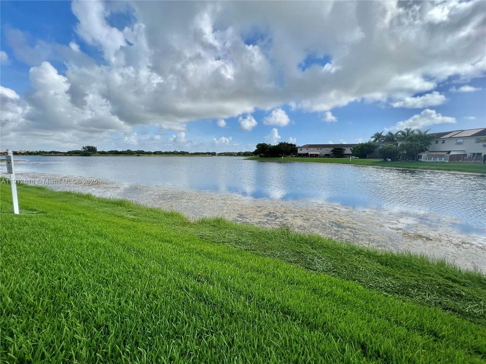 合同活跃: $2,450 (3 贝兹, 2 浴室, 1523 平方英尺)