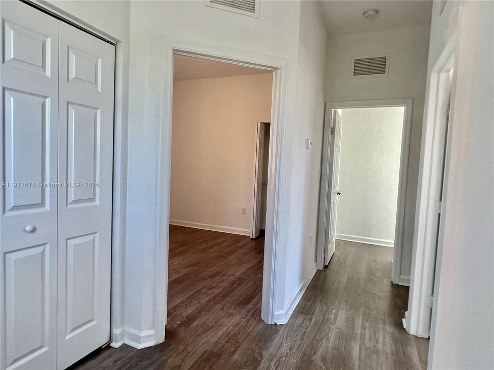 合同活跃: $2,450 (3 贝兹, 2 浴室, 1523 平方英尺)