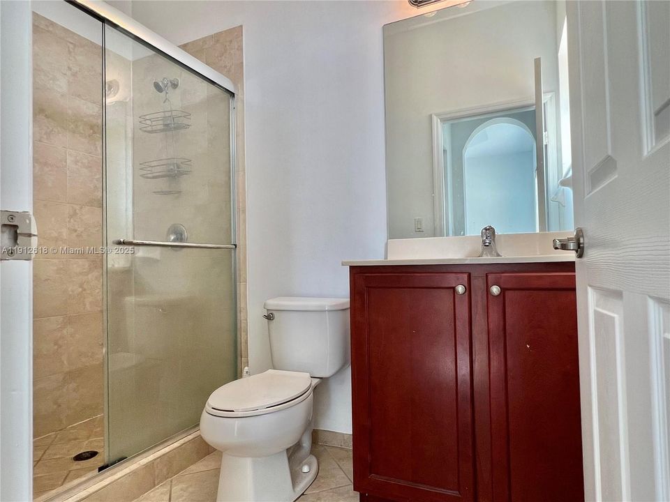 合同活跃: $2,450 (3 贝兹, 2 浴室, 1523 平方英尺)