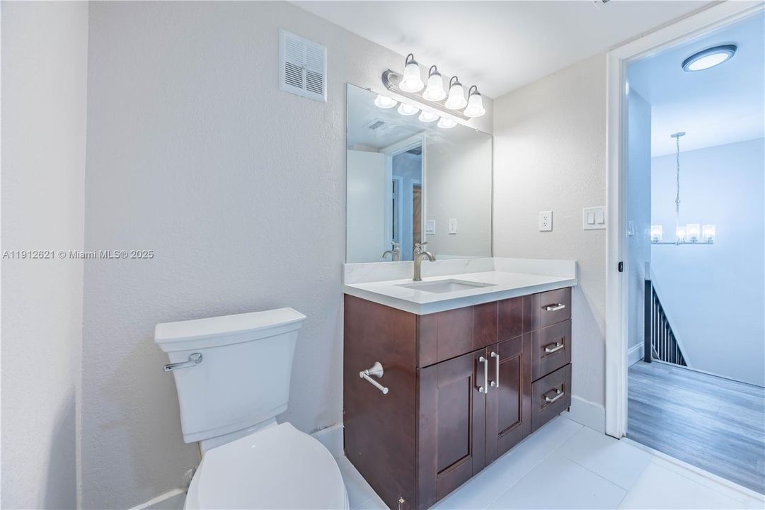 На продажу: $350,000 (3 спален, 2 ванн, 1740 Квадратных фут)