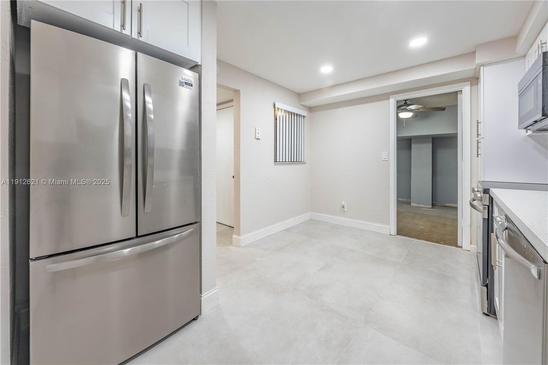 На продажу: $350,000 (3 спален, 2 ванн, 1740 Квадратных фут)