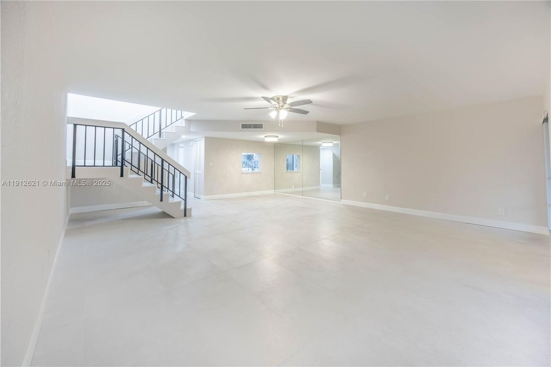 На продажу: $350,000 (3 спален, 2 ванн, 1740 Квадратных фут)