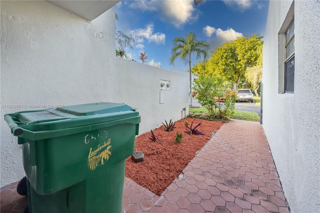 На продажу: $350,000 (3 спален, 2 ванн, 1740 Квадратных фут)