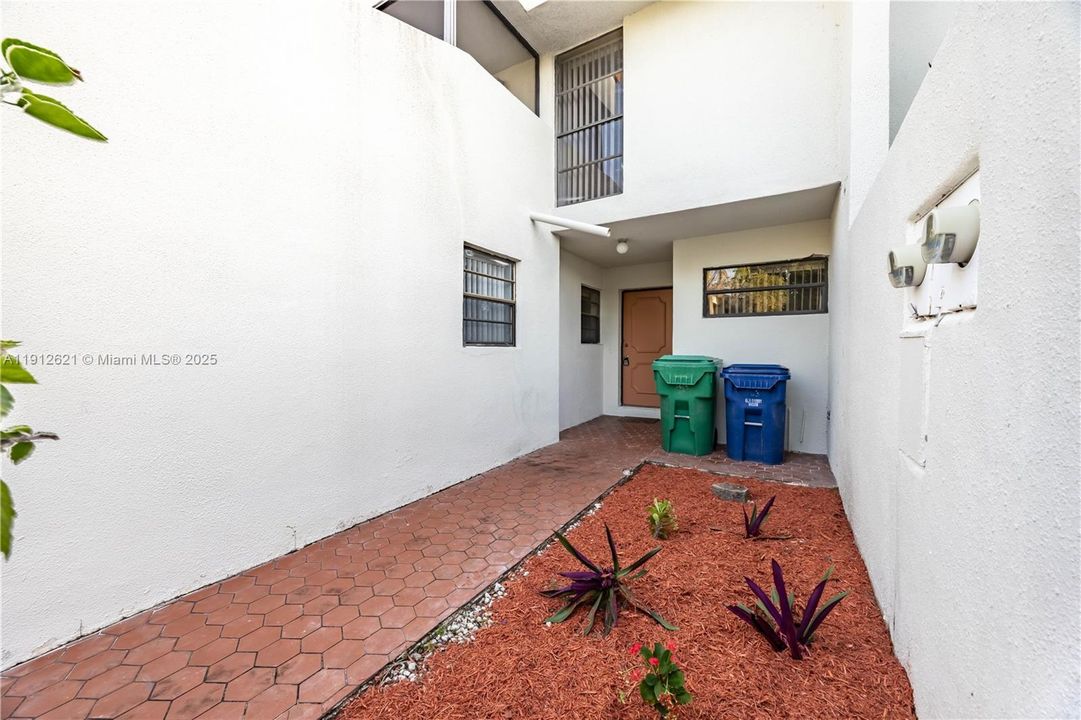 На продажу: $350,000 (3 спален, 2 ванн, 1740 Квадратных фут)